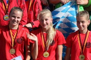 štafeta dorostenek (Trávníčková Veronika, Novotná Veronika, Bártová Lenka)
