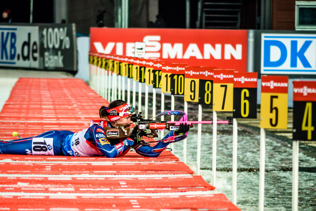S ležkou Verča zatím pořád trochu zápasí. (C) Český biatlon, Petr Slavík