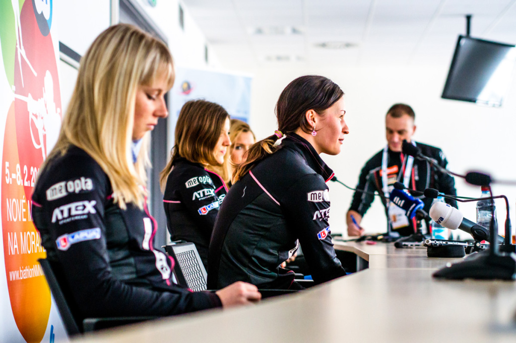 Eva Puskarčíková na dnešní tiskové konferenci ve Vysočina Aréně. (C) Český biatlon, Petr Slavík
