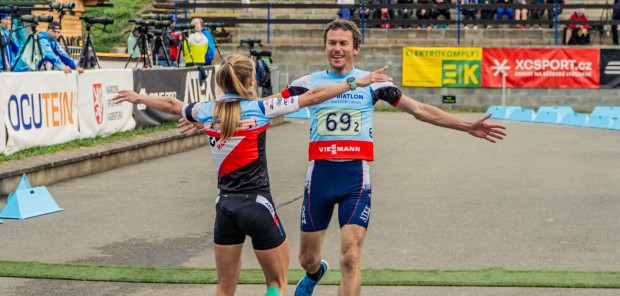 V Letohradě doběhla do cíle mistrovskými závody D+D sezóna letního biatlonu. Zářili manželé Schorných