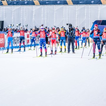 P1084909_start_biatlonistky_jislova_jessica_stafeta_zen_ms_lenzerheide_2025_ps