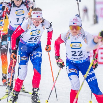 P1175743_jislova_jessica_vobornikova_tereza_hromadny_start_zen_sp_pokljuka_2025_ps