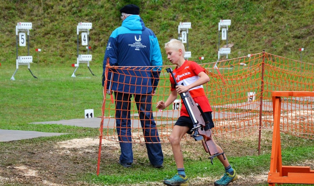 Jindřich Koutný se blíží na střeleckou položku