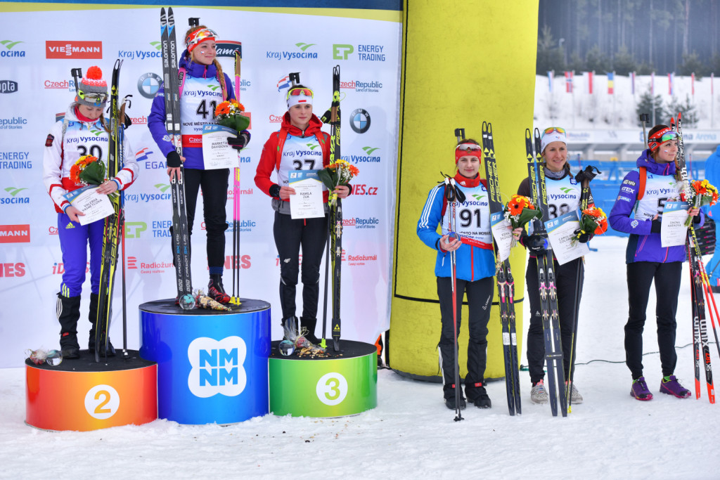 Markéta Davidová na nejvyšším stupni. Šesté místo patří Simoně Maříkové