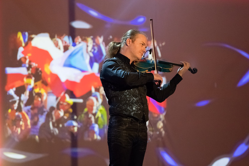 Houslový virtuóz Pavel Šporcl zahrál na "vlasteneckou notu"