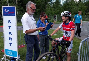 Veronika Vítková na startu MČR MTB. V závodě obsadila druhé místo.