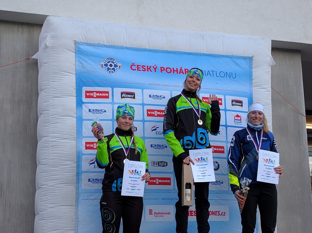 Nejlepší trio juniorek v závodě s hromadným startem ČP v NMNM: Simona Maříková, Tereza Vinklárková a Anna Tkadlecová