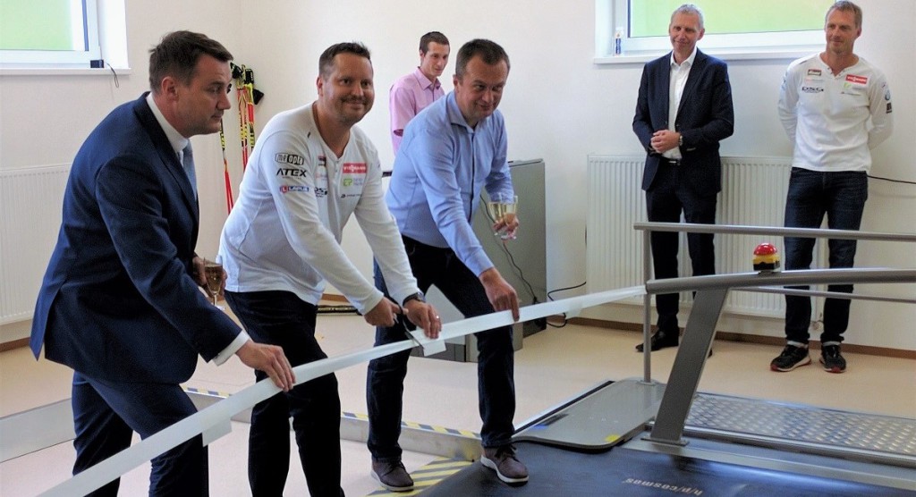 A otvíráme - zleva: Martin Půta, hejtman Libereckého kraje; Jiří Zmatlík, náměstek ministra vnitra; Jiří Hamza prezident ČSB