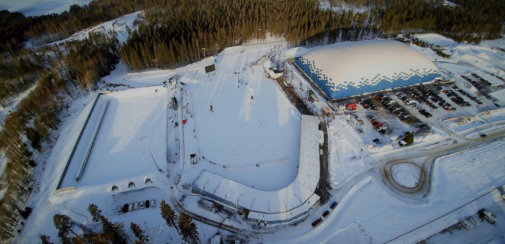 Letecký pohled na lyžařský a biatlonový stadion Ukonniemi