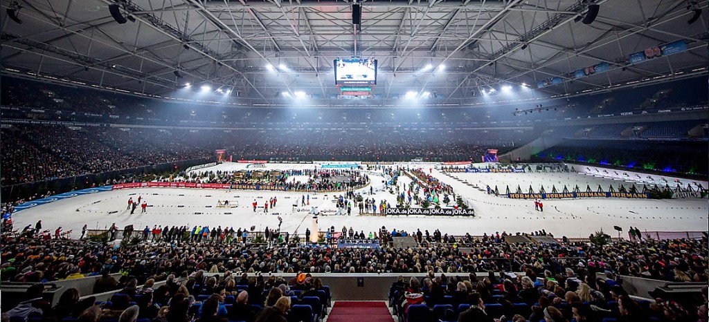 Zaplněná arena v Gelsenkircchenu