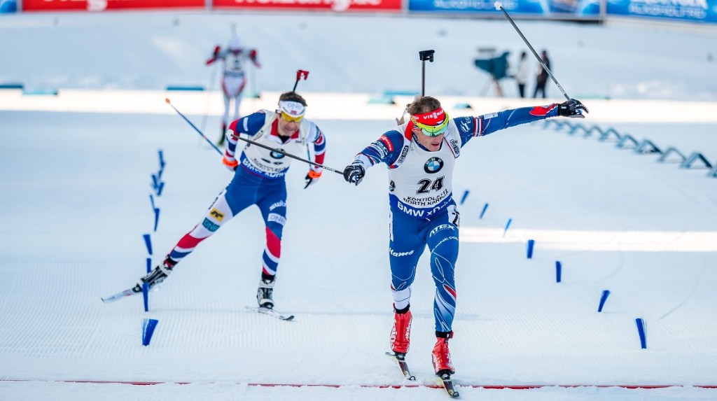 Cíl! Ondřej byl ke svému finiši kritický - "Měl jsem toho plné brejle!" Za ním dojíždí legendární OEB  