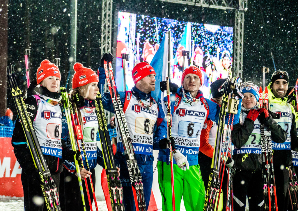 S celou štafetou při vyhlášení vítězů. Foto: Český biatlon, Petr Slavík 