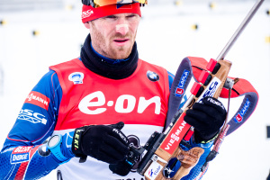 Soustředěný Michal Šlesingr při nástřelu před dnešním sprintem. Foto: Český biatlon, Petr Slavík