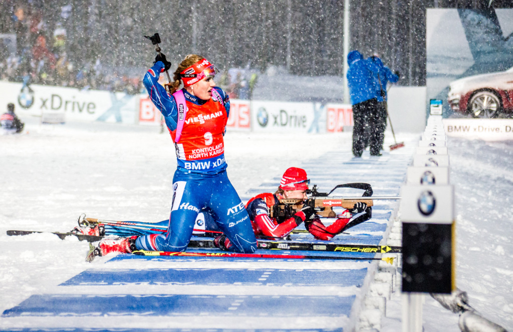 Gabriela Soukalová a příprava na střelbu v leže. Foto: Český biatlon, Petr Slavík