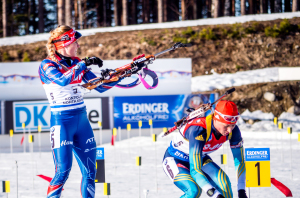 Jediný z dvaceti terčů zůstal černý - ten poslední... Tato ráno bude Gabrielu Soukalovou ještě dlouho mrzet. Foto: Český biatlon, Petr Slavík