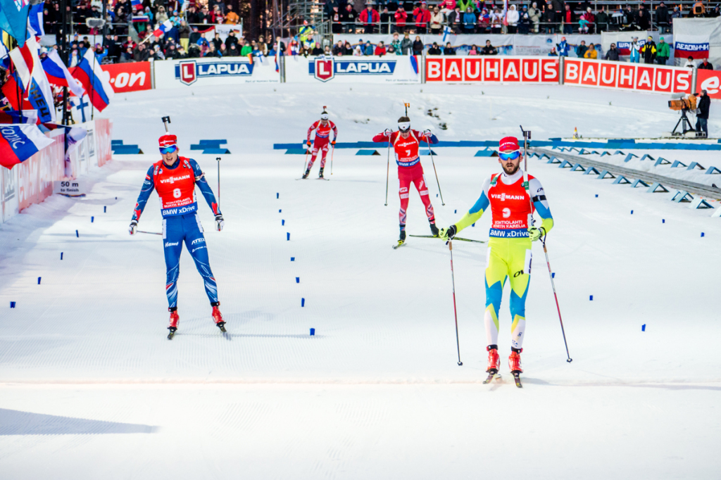 Ondřej Moravec dojíždí do cíle závodu s hromadným startem na krásném druhém místě. Foto: Český biatlon, Petr Slavík