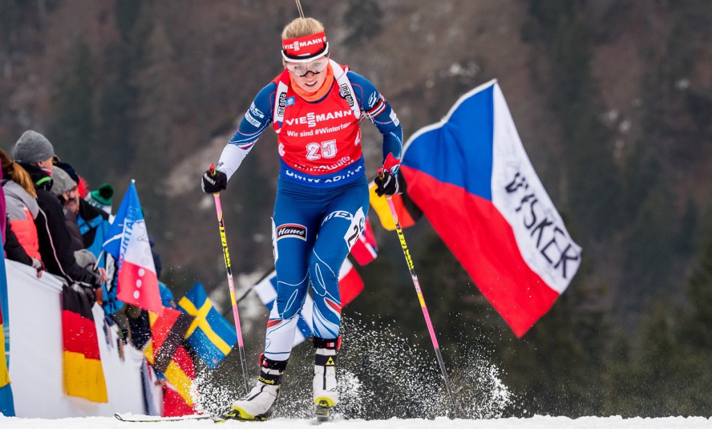 Eva Puskarčíková, to neměla jednoduché. Ještě ráno byla jen náhradnicí pro závod s hromadným startem... I přesto, že jí to na trati nešlo podle představ, byla radost jí v závodě vidět. 