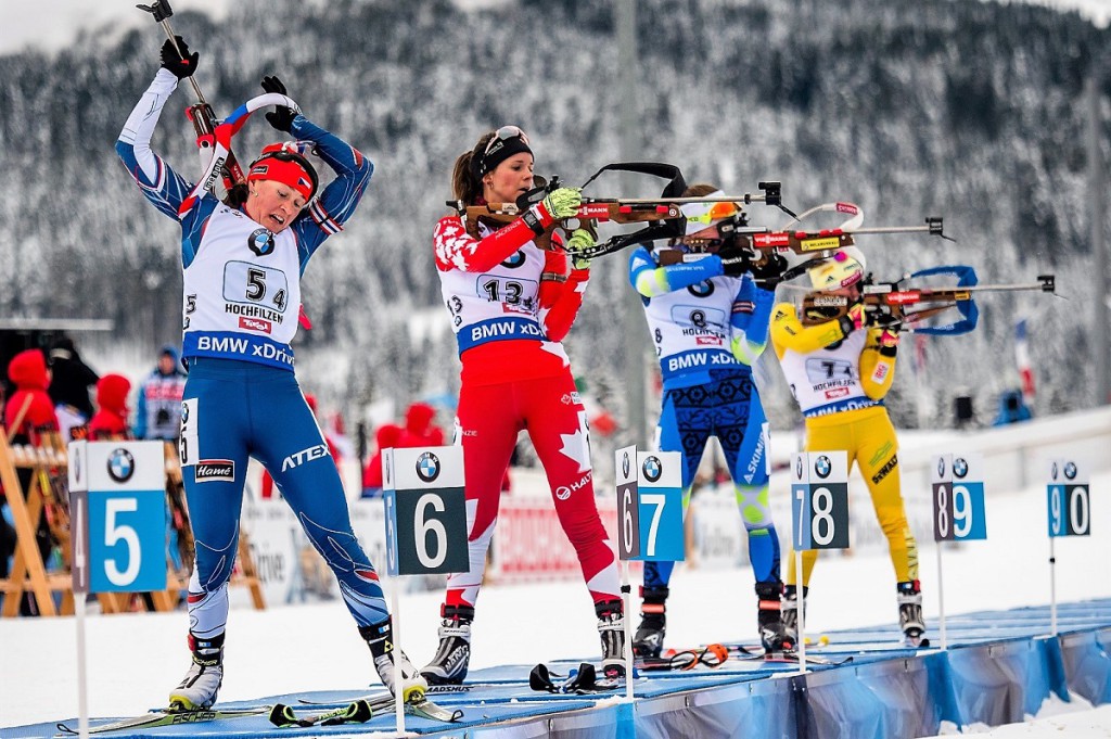 Odstříleno, hotovo, Veronika Vítková dává zbraň na záda a běží české štafetě pro šesté  místo  