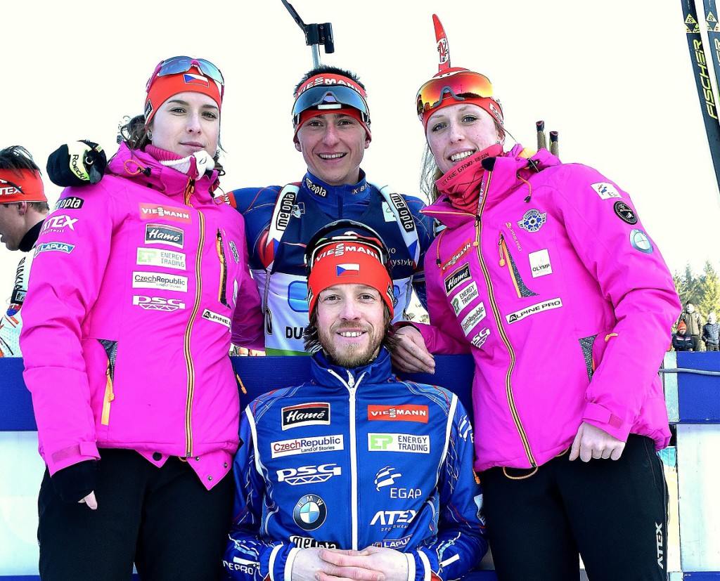 Úspěšný mix - zleva: Lea Johanidesová, Lukáš Kristejn, Jessica Jislová, dole Jaroslav Soukup