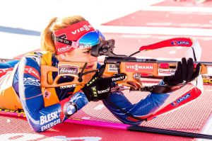 Gabriela Soukalová na střelnici dnes s jednou chybou. Závod nakonec česká jednička dokončila na 9. místě. Foto: Český biatlon, Petr Slavík