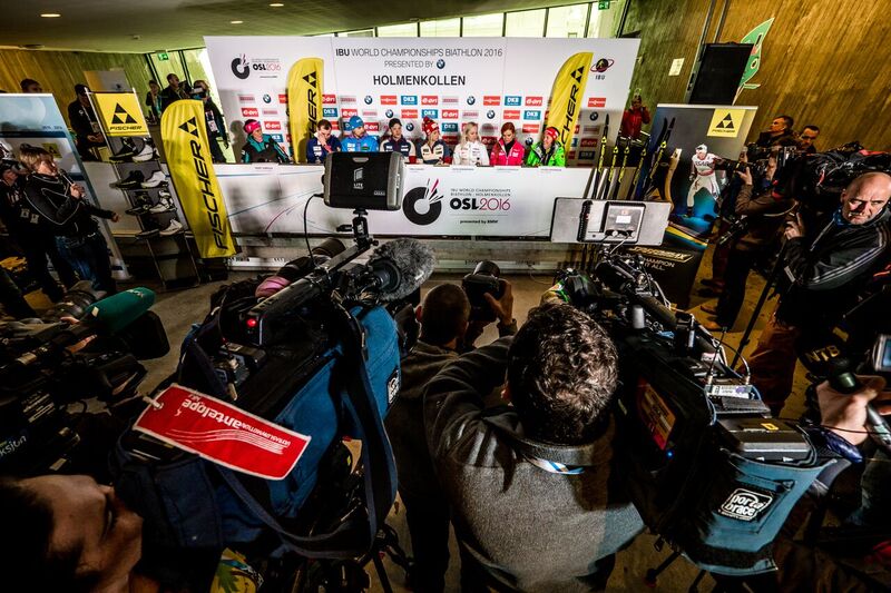 Gabriela Soukalová na tiskové konferenci Fischeru spolu s dalšími hvězdami světového biatlonu. Foto: Český biatlon, Petr Slavík