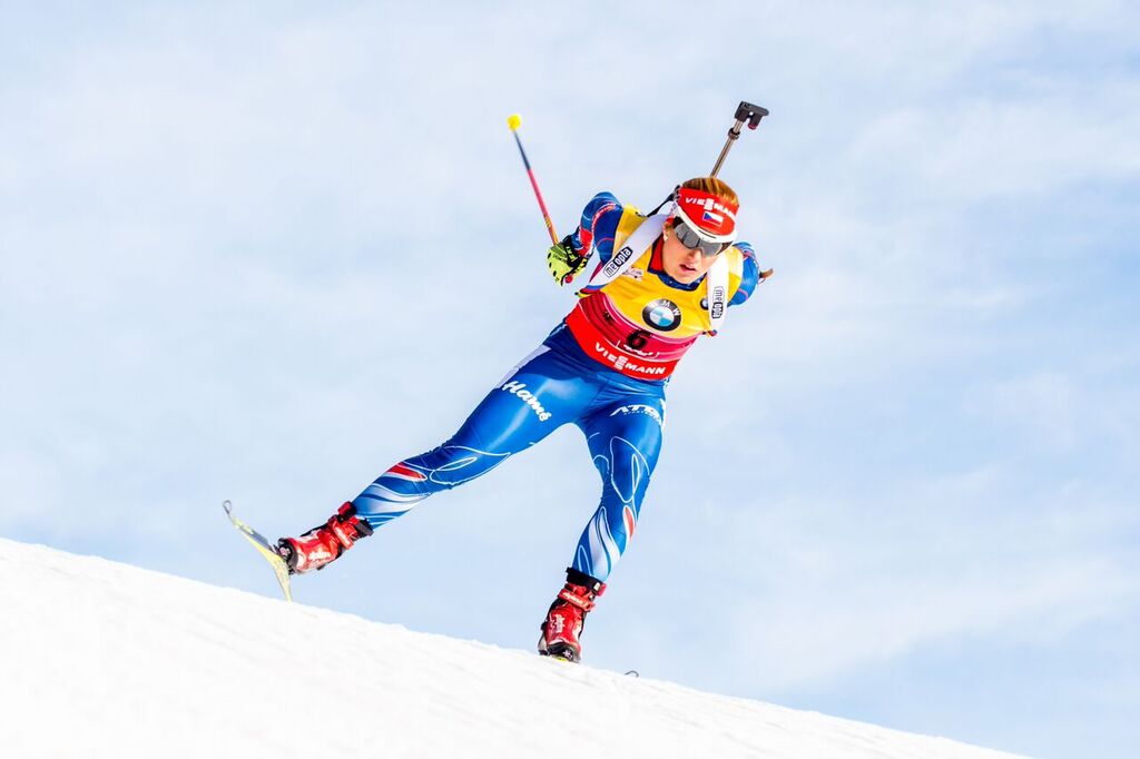 8. místem Gabriela Soukalová uhájila žlutý dres vedoucí závodnice SP i červený dres pro vedoucí závodnici disciplíny. Foto: Český biatlon, Petr Slavík