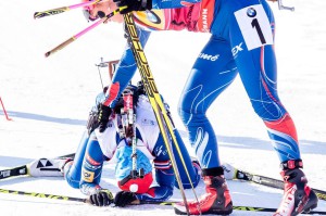 Gabriela Soukalová gratuluje v cíli k 6. místu Veronice Vítkové. Foto: Český biatlon, Petr Slavík