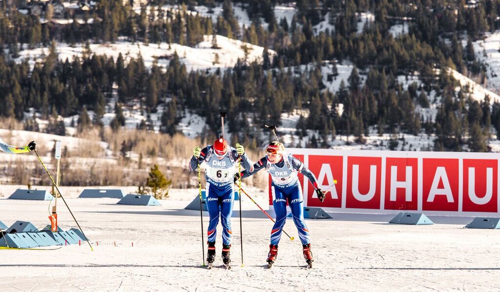 Michal Krčmář s Lucií Charvátovou při jedné z předávek v závodě singlových mixů. Foto: Český biatlon, Petr Slavík