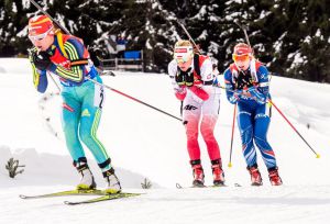 Nejmladší členka české štafety Lucie Charvátová na trati. Foto: Český biatlon, Petr Slavík