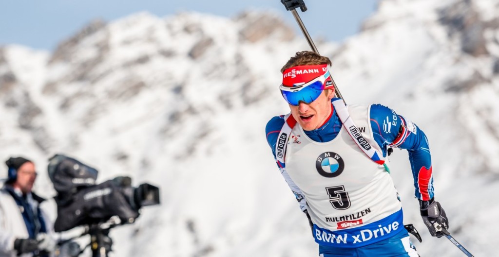 Ondřej Moravec veze na hrudi číslo 5, na stejné pozici projel i cílem